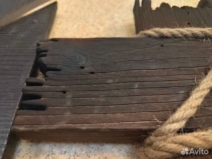 Зеркало в рамке из живого дерева