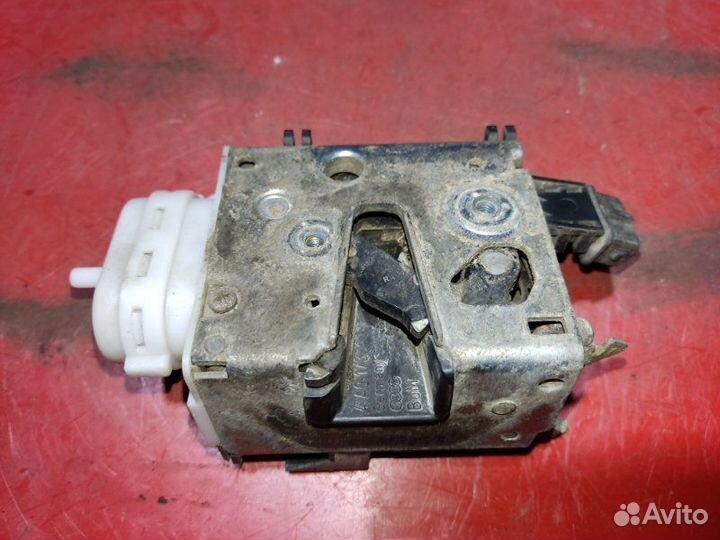 Замок двери передний правый Audi 100 седан 2.3 AAR