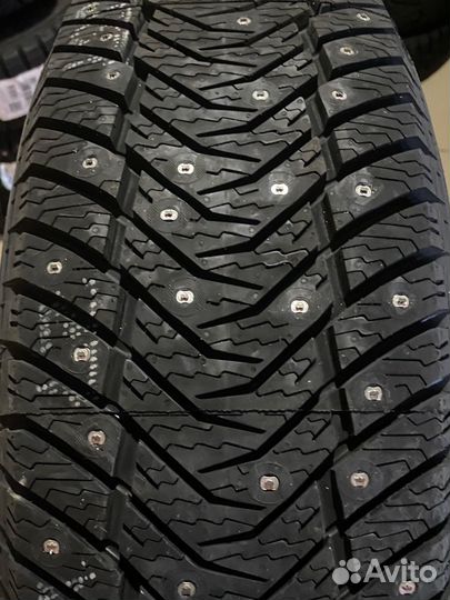 Yokohama IceGuard Stud IG65 215/65 R16 102T