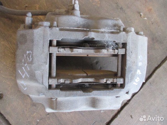 Суппорт передний левый Lexus LX 1998-2002