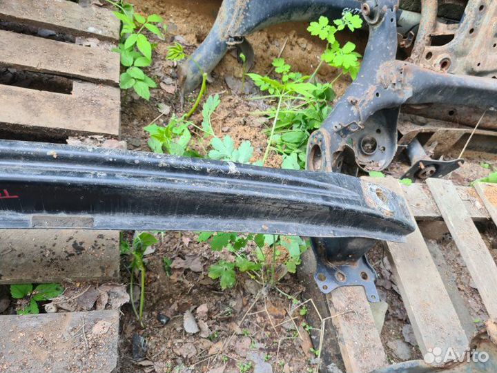 Усилитель бампера передний Volkswagen Touran 1