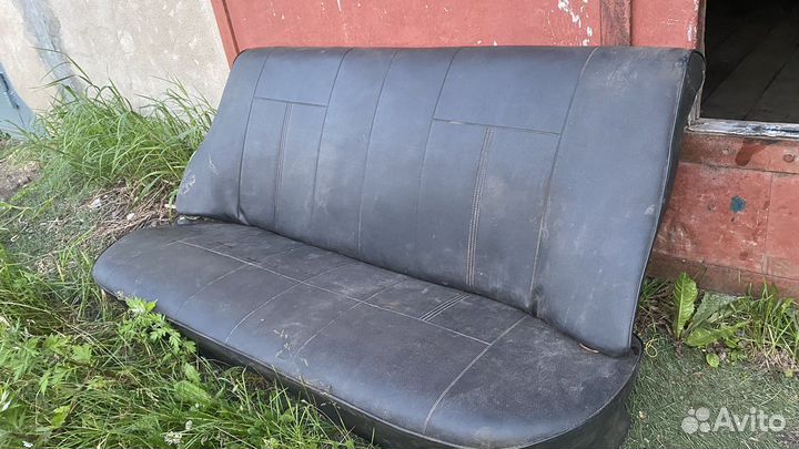 Задний кожанный диван Жигули 01-07