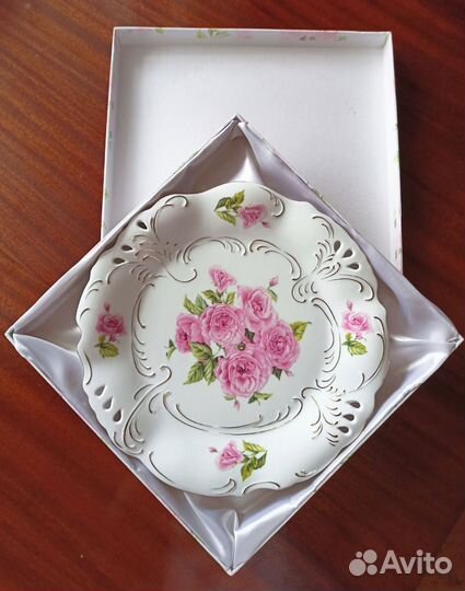 Блюдо фарфор резное 30см