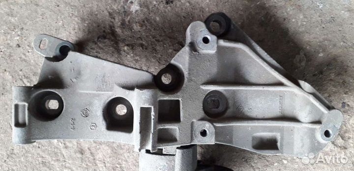 Кронштейн генератора Renault Megane 2