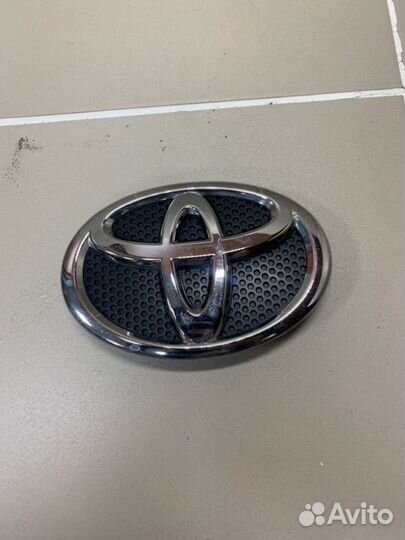 Эмблема Toyota Rav4 XA40 2015