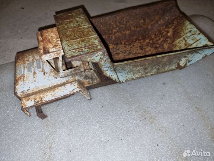 Машина железная на запчасти