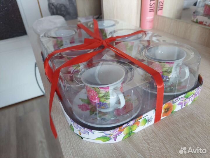 Чашки с блюдцами