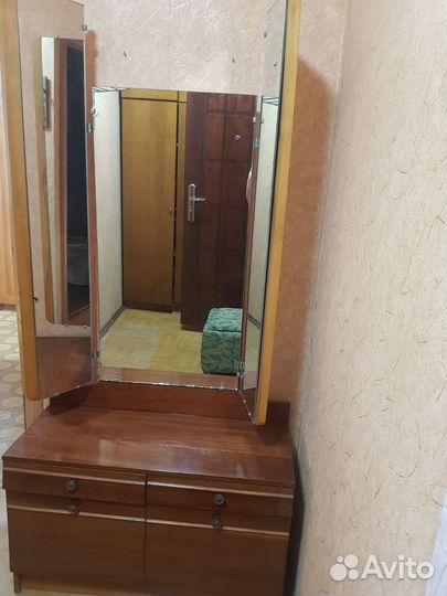 Трюмо с зеркалами