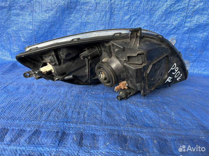 Фара правая toyota vitz