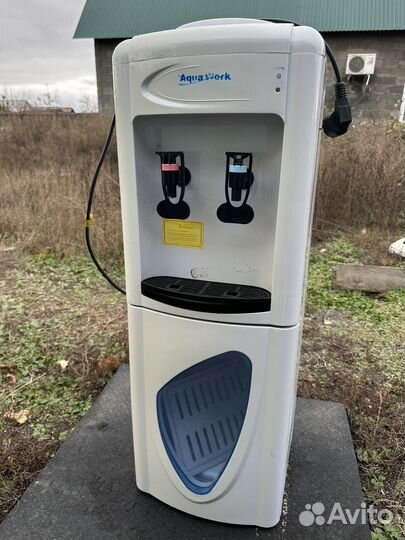 Кулер для воды напольный с ящиком