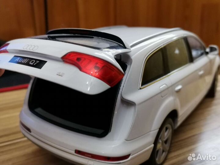 Audi Q7 1:18