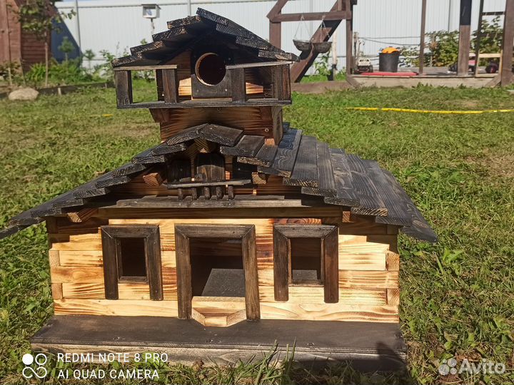 Кормушка для птиц и белок с бельчатником