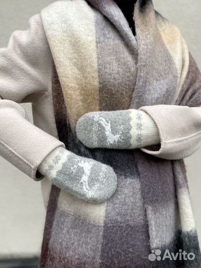 Варежки женские вязаные