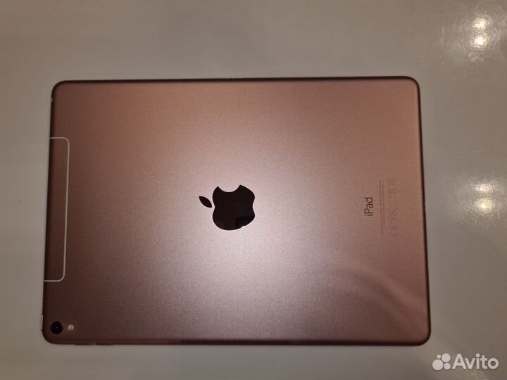 iPad pro 9 7 wifi + cellular 32 Gb