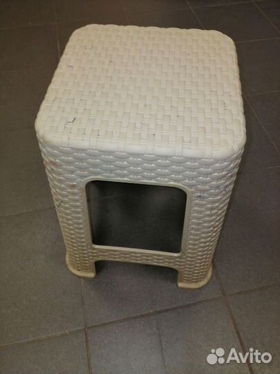 Табуреты пластиковые