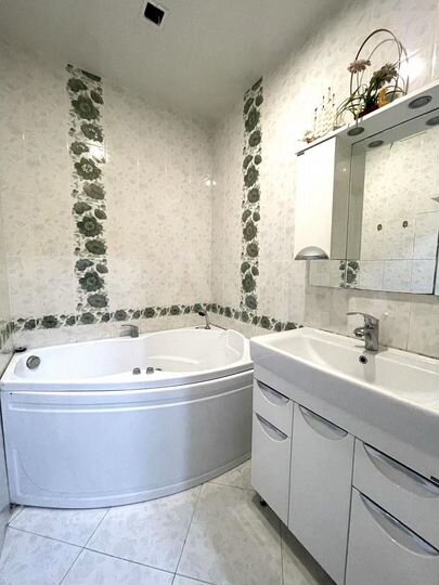 2-к. квартира, 57 м², 12/13 эт.