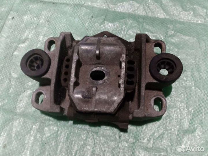 Подушка кпп Ford Mondeo 3 универсал 2.0D 2001