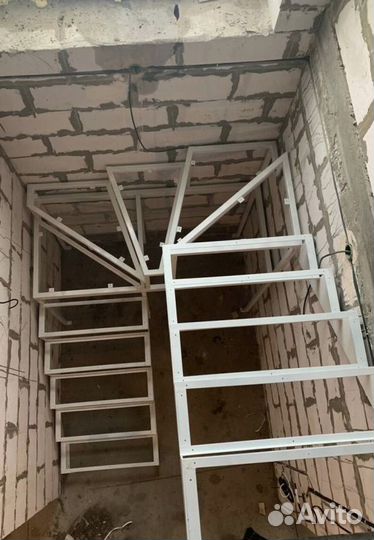 Перила деревянные для лестниц