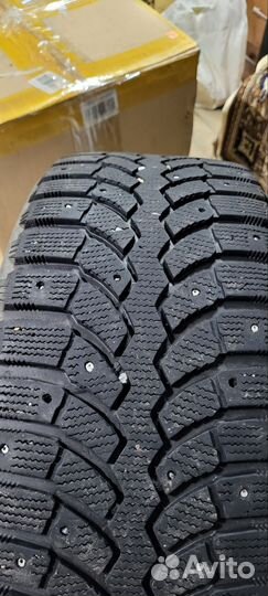 Bridgestone Blizzak Spike-01 215/50 R17 91