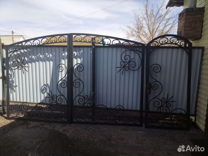 Ворота с калиткой распашные