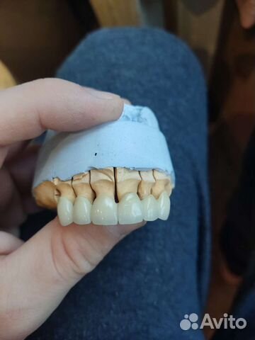 Зубной техник керамист