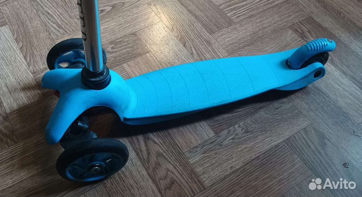 Самокат трехколесный