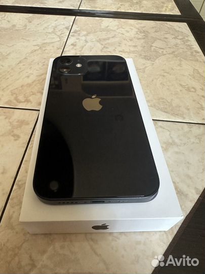 Телефон iPhone 12