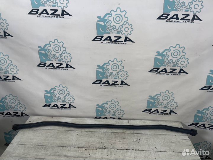 Уплотнитель жабо Renault Sandero Stepway