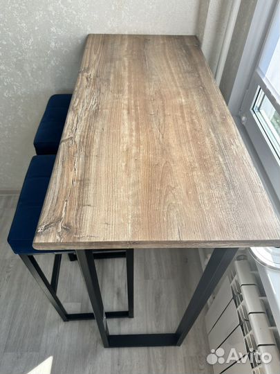 Стол и стулья