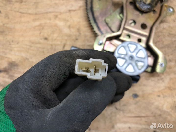 Стеклоподъемник эл. передний правый Lifan Smily