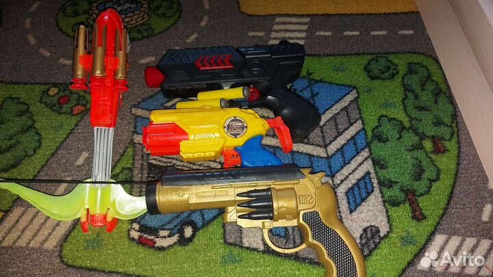 Игрушечные пистолеты