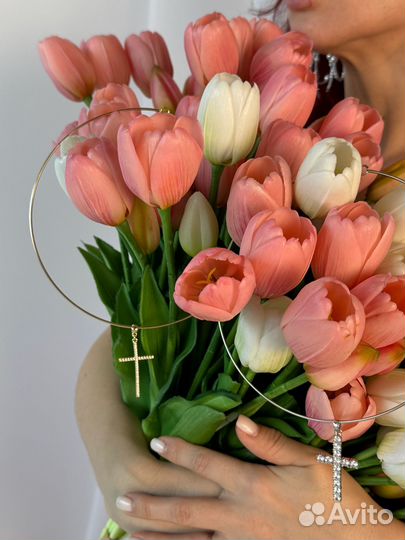 Чокер на жесткой основе