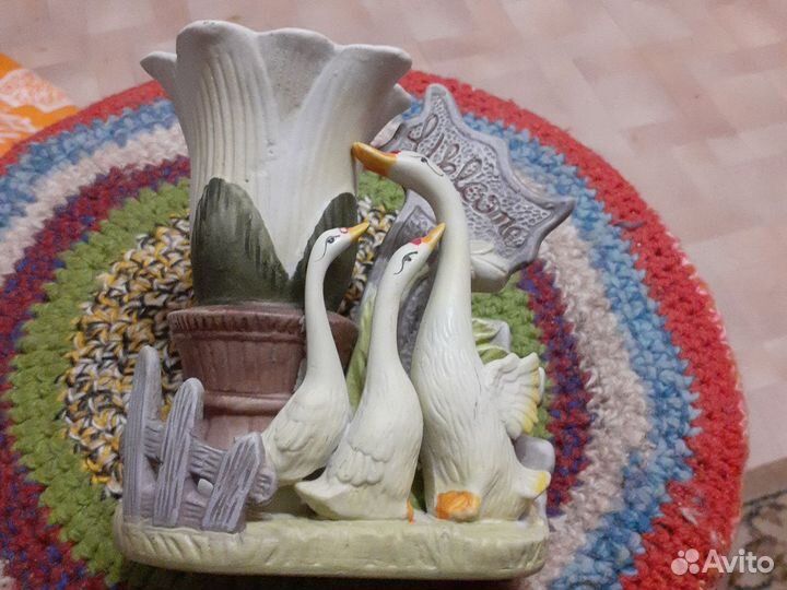 Статуэтка - вазочка