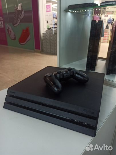 PlayStation 4 Pro 1 tb + джой + подписка