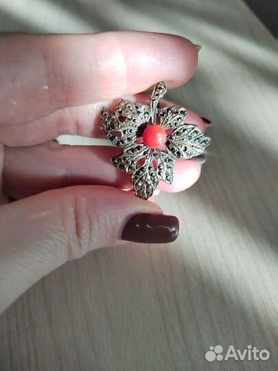 Антикварная серебряная брошь