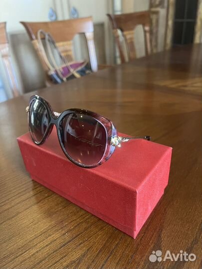 Солнцезащитные очки женские брендовые