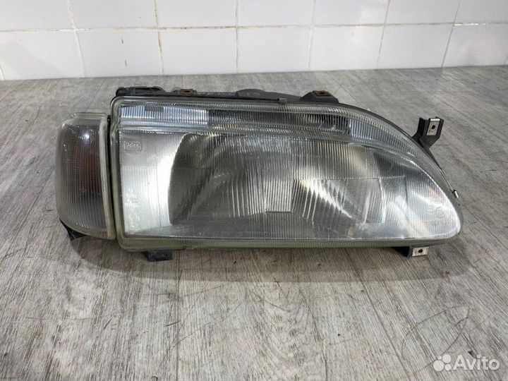 Фара правая Renault R19 1992-2002