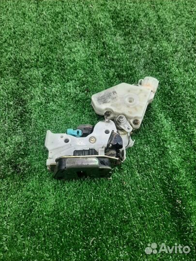 Замок двери задний правый Nissan Almera Classic