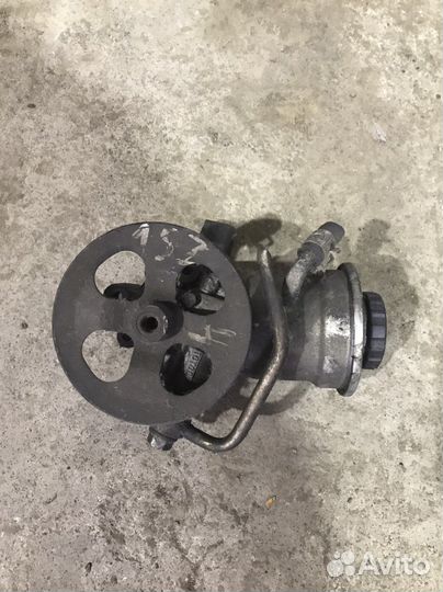 Насос гидроусилителя руля на toyota vitz SCP10