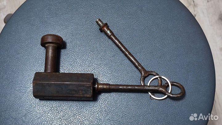 Замок гаражный навесной