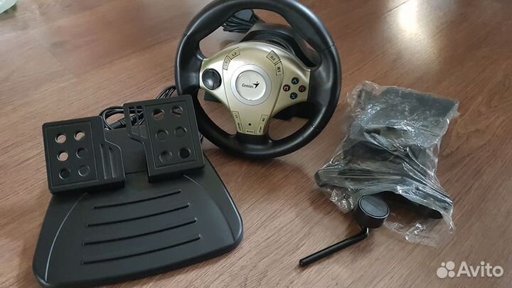 Игровой руль с педалями 2 штуки