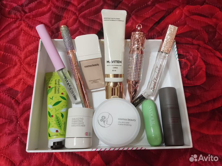 Набор косметики пакетом новый