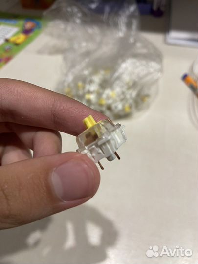 Жёлтые свитчи на клавиатуру