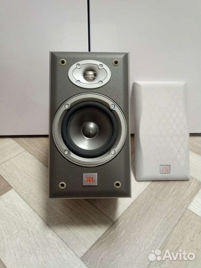 Акустические колонки jbl