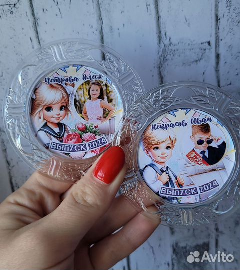 Медали выпускникам