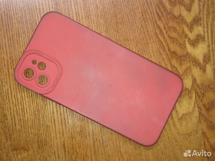 Красный чехол от iPhone 11 не оригинал