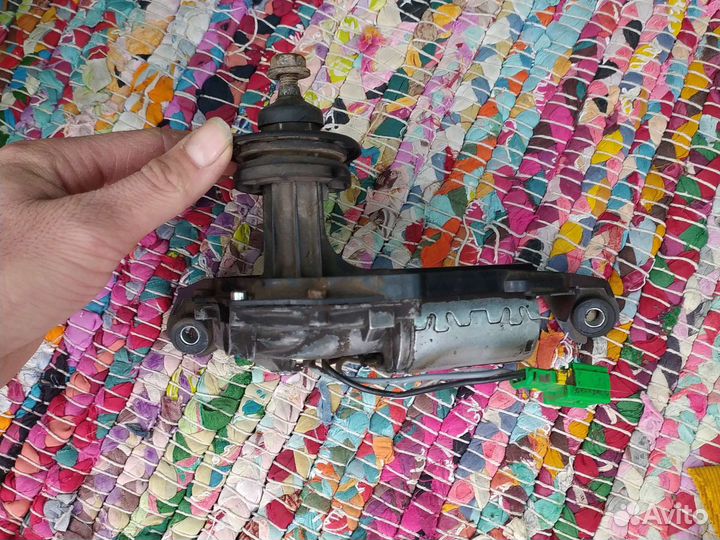 Моторчик дворника багажника