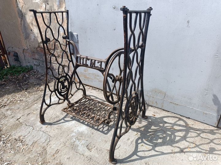 Станина от швейной машины Зингер