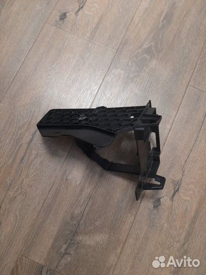 Кронштейн блока управления двигателем Volkswagen