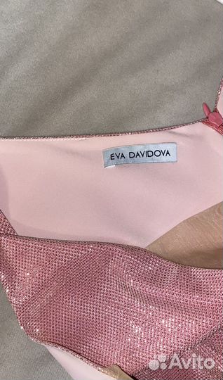 Розовое платье